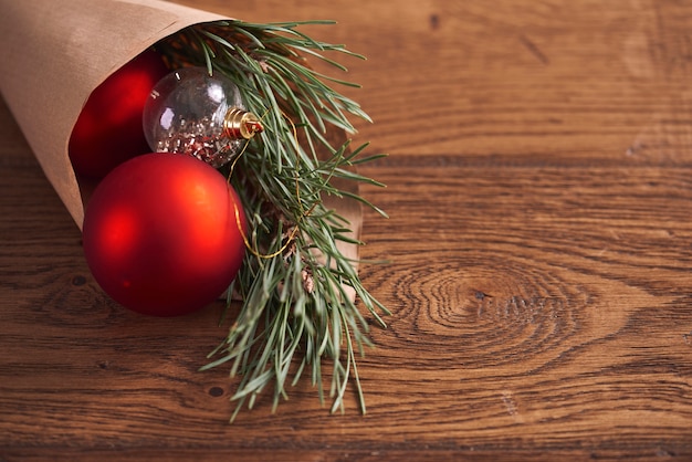 Decoração de natal na mesa de madeira