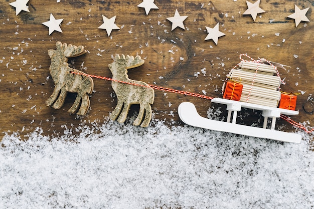 Decoração de neve de Natal com renas e trenós