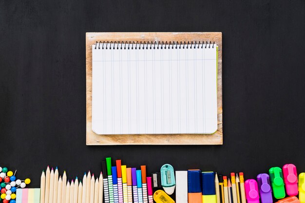 Decoração escolar com caderno horizontal