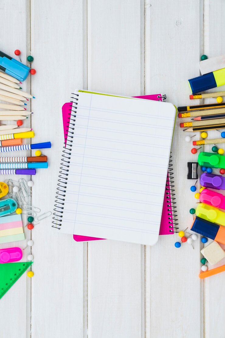 Foto grátis decoração escolar com dois cadernos