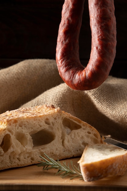 Foto grátis deliciosa composição de chouriço tradicional