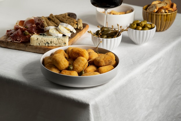 Deliciosa composição de croquetes espanhóis