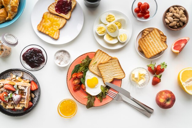 Deliciosa composição de refeição de café da manhã