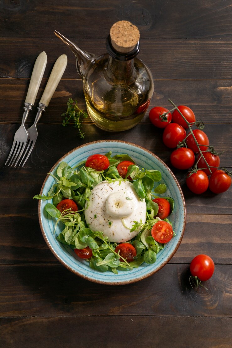 Foto grátis deliciosa salada de queijo fresco