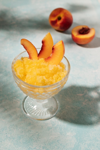 Deliciosa sobremesa de granita com pêssego