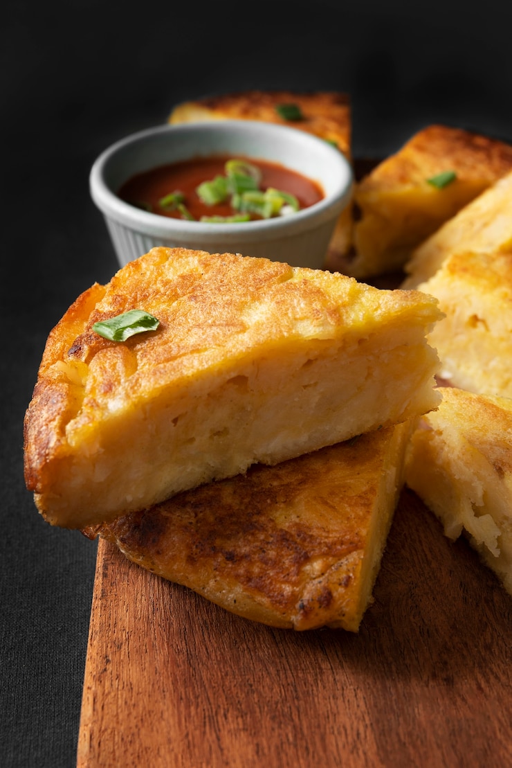Foto grátis deliciosa tortilla espanhola ainda vida