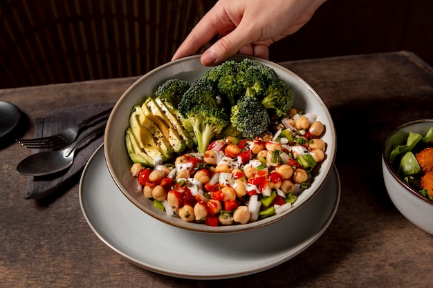 Foto grátis deliciosa variedade de refeição rica em proteínas