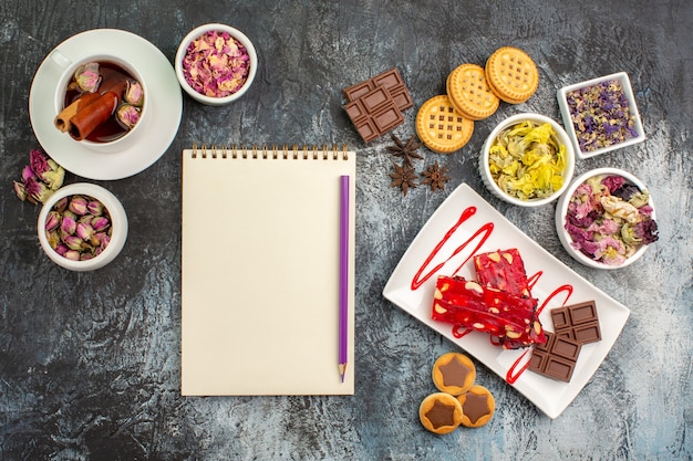 Foto grátis deliciosas sobremesas doces e caseiras