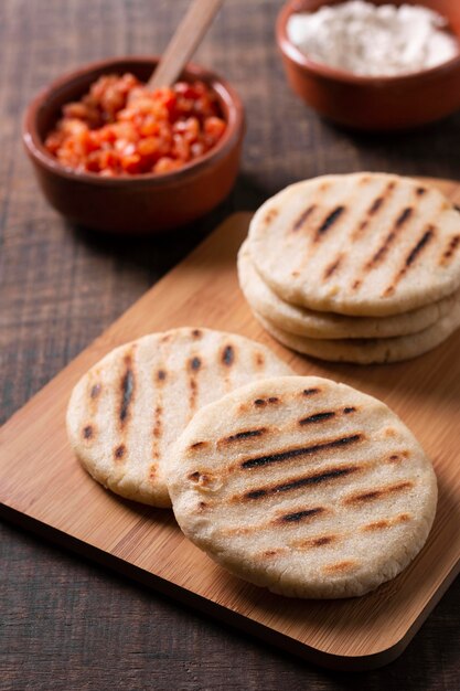 Delicioso arranjo de comida de alto ângulo