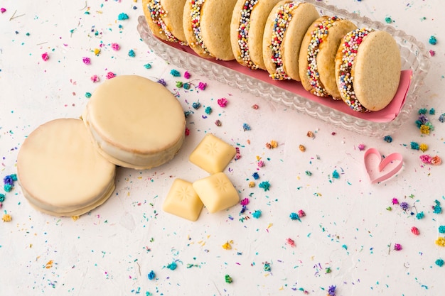 Foto grátis delicioso arranjo de conceito de alfajores