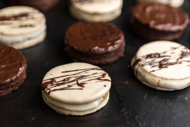 Foto grátis delicioso arranjo de conceito de alfajores