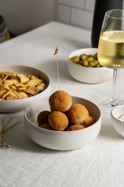 Delicioso arranjo de croquetes espanhóis