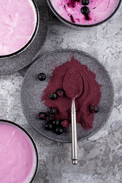 Foto grátis delicioso arranjo doce de açaí na tigela