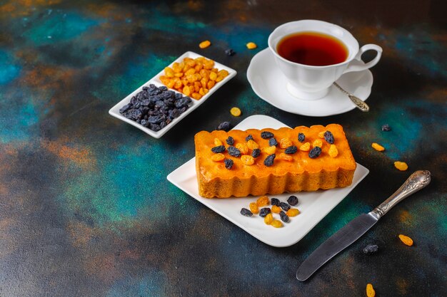 Delicioso bolo de passas com passas.