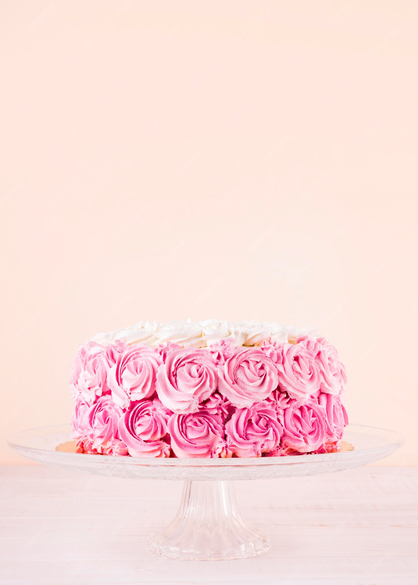 Fundo Lindo Bolo Rosa Com Rosas De Tamanhos Diferentes Fundo