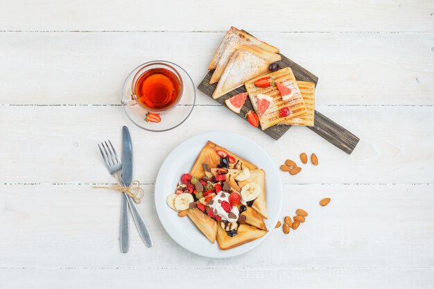 Delicioso café da manhã com frutas