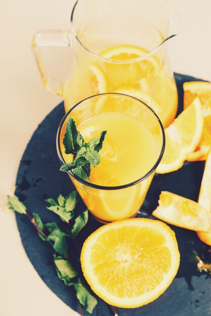 Delicioso copo de suco de laranja