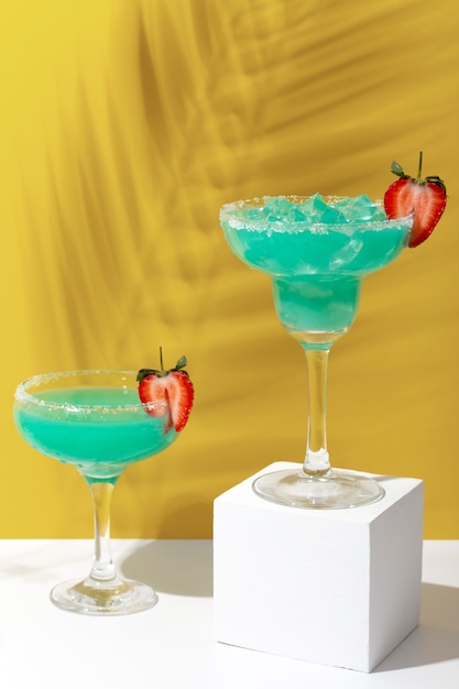 Foto grátis delicioso daiquiri com morangos