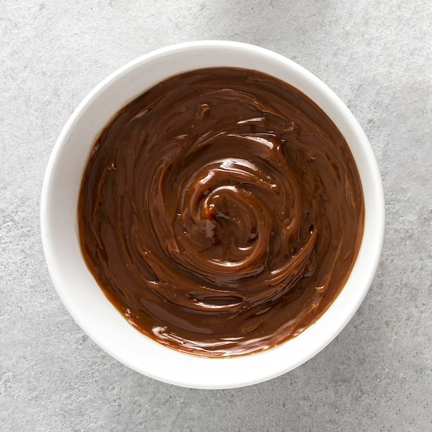 Foto grátis delicioso dulche de leche na tigela de conceito