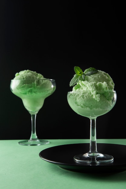 Foto grátis delicioso sorvete verde ainda vida