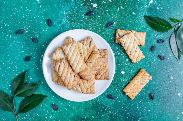 Deliciosos biscoitos com passas, vista superior