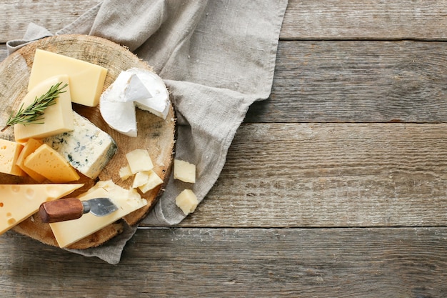 Foto grátis deliciosos pedaços de queijo