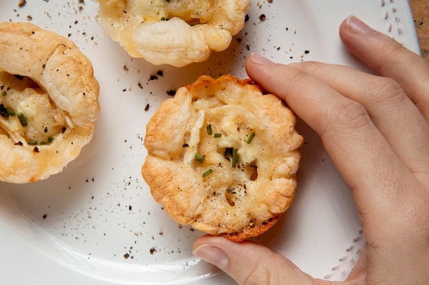 Foto grátis deliciosos petiscos de queijo derretido