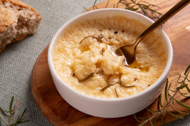 Deliciosos petiscos de queijo derretido