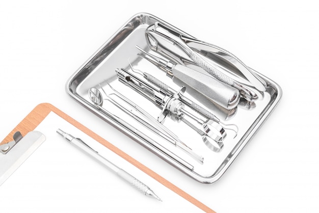 Dental ferramentas, equipamentos e dental gráfico no fundo branco