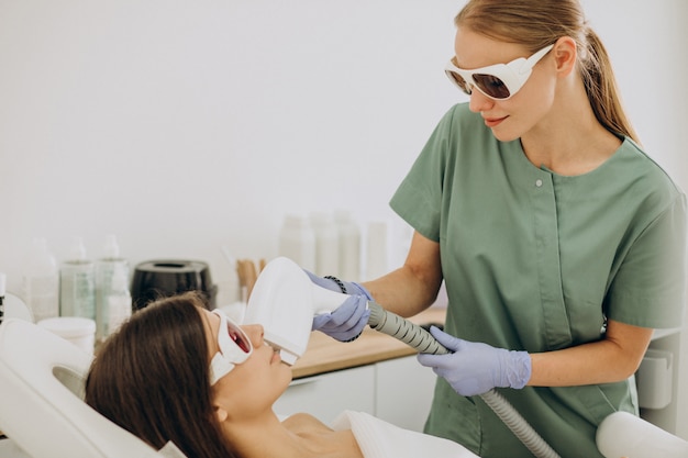 Foto grátis depilação a laser, terapia de remoção de cabelo