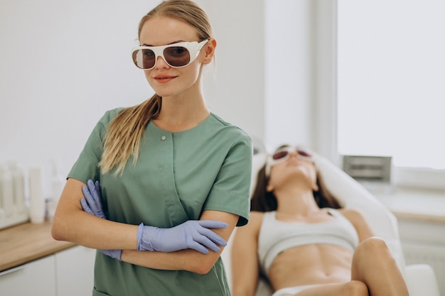 Foto grátis depilação a laser, terapia de remoção de cabelo