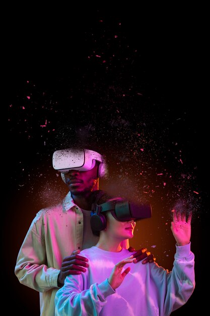 Descomposição da pessoa que usa óculos VR
