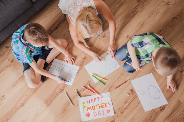 Foto grátis desenho da família para o dia de mãe