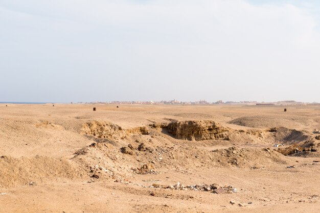 Deserto sujo com hotel