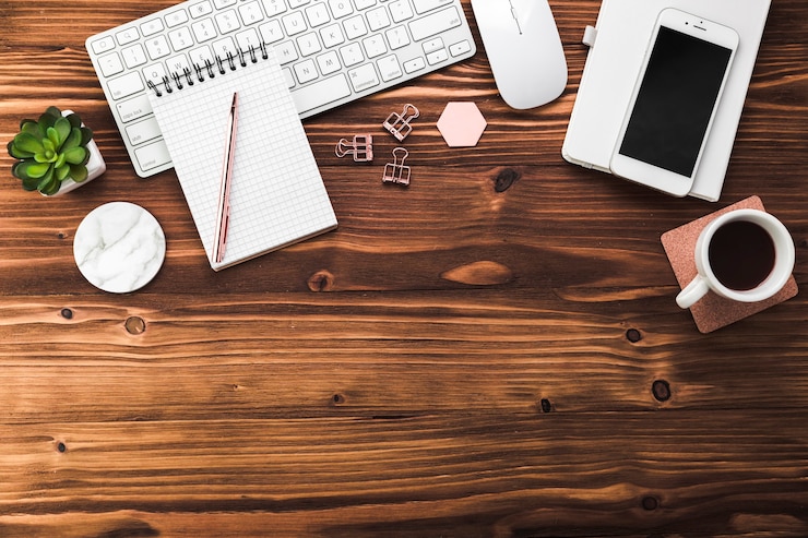 Foto grátis desktop de negócios com elementos de escritório