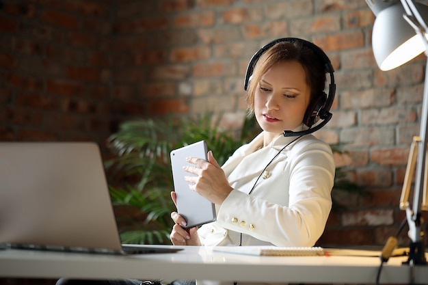 Foto grátis despachante no trabalho