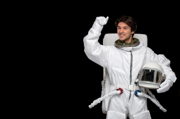 Foto grátis dia do astronauta animado cosmonauta no espaço sideral cosmos galáxia capacete fora pousado com sucesso feliz