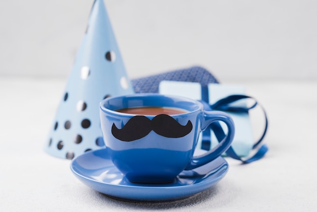 Foto grátis dia dos pais xícara de café com bigode