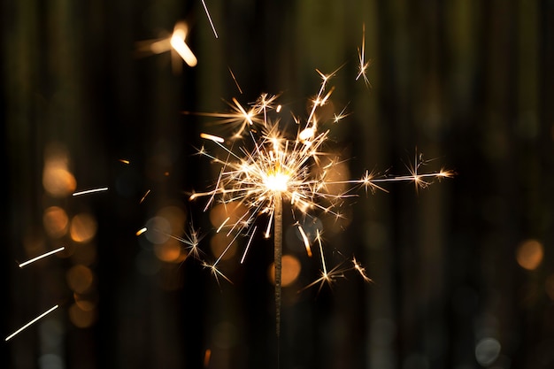 Foto grátis diamante brilhante festivo no escuro