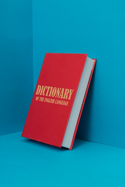Dicionário de inglês sobre fundo azul