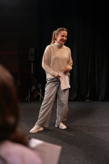 Diferentes momentos da aula de teatro