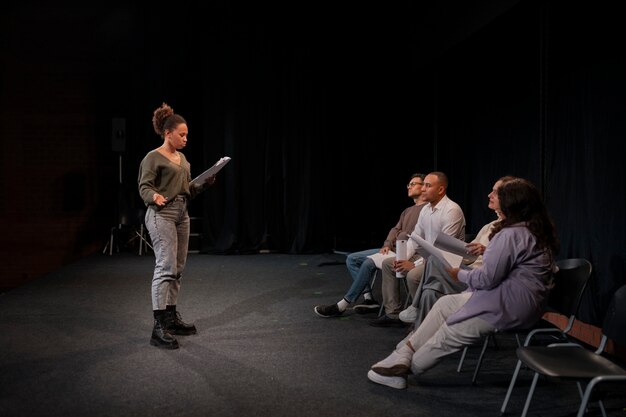 Diferentes momentos da aula de teatro