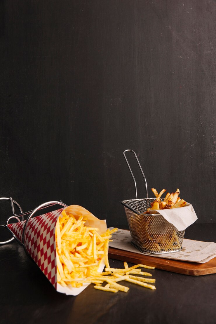 Foto grátis diferentes tipos de batatas fritas