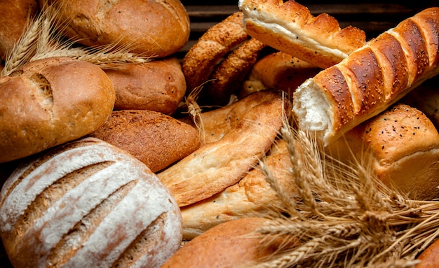 Diferentes tipos de pão feitos de farinha de trigo