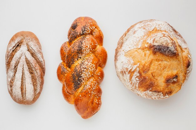 Diferentes variedades de pão e pastelaria