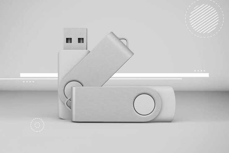 Foto grátis discos flash usb prateados