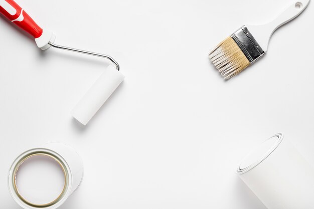 Disposição plana com ferramentas de pintura