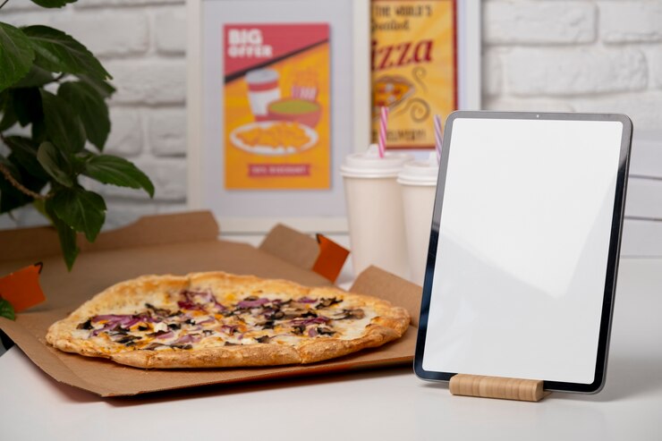 Foto grátis dispositivo com espaço de cópia da mesa com comida