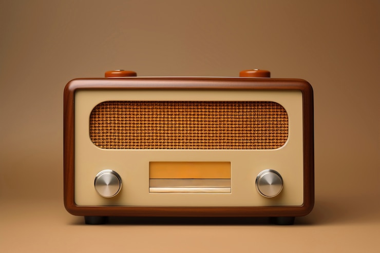 Foto grátis dispositivo de rádio eletrónico retro castanho