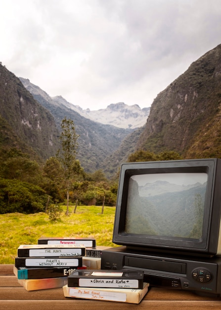 Dispositivo eletrônico cercado pela natureza